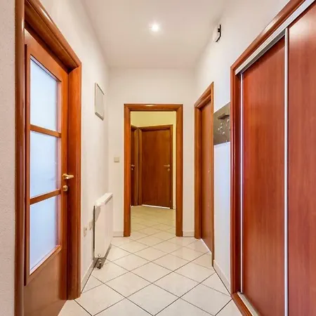 Appartement Cuby With Private Pool In Trogir