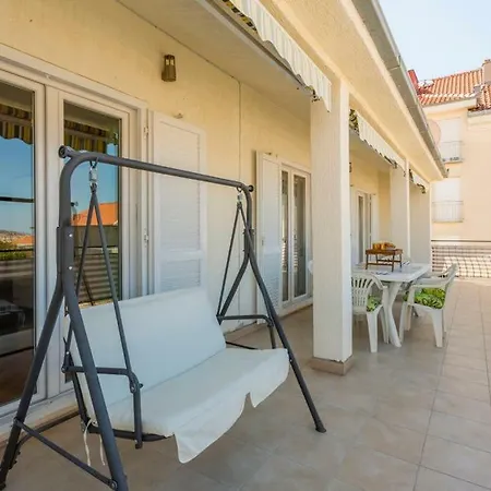 Cuby With Private Pool In * Trogir