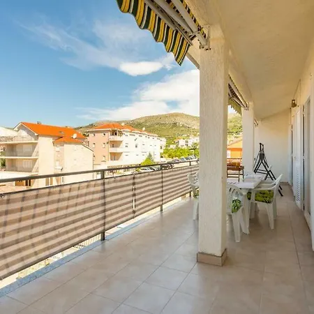 Cuby With Private Pool In Appartement *