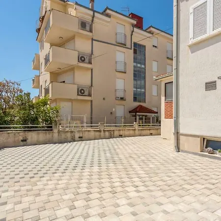 Cuby With Private Pool In Trogir