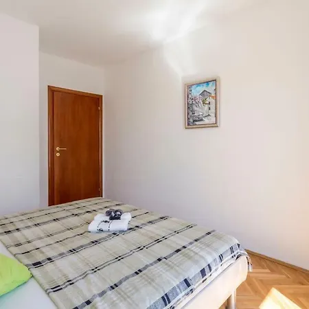 Apartment Cuby With Private Pool In
