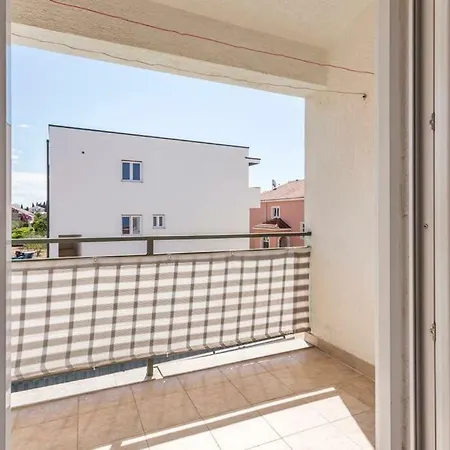 Cuby With Private Pool In Apartment Trogir