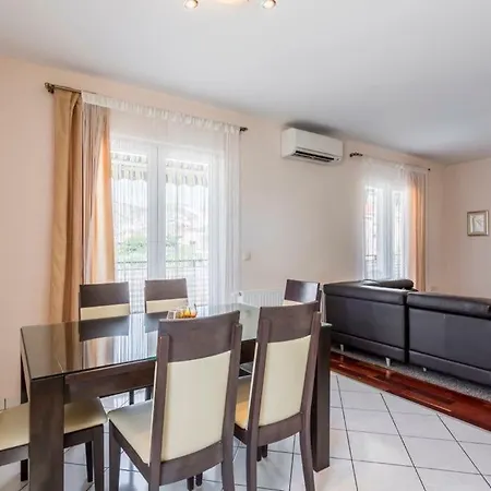 Cuby With Private Pool In Apartment Trogir