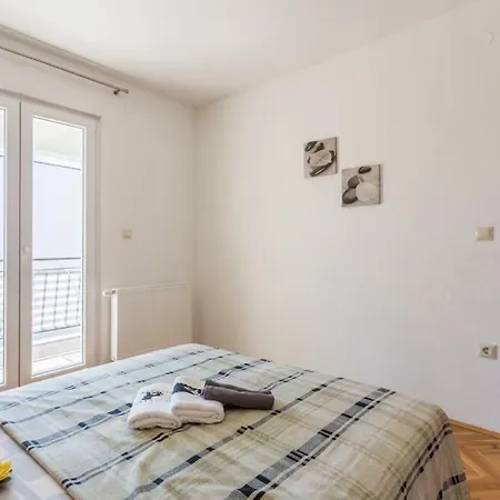 Apartment Cuby With Private Pool In Trogir