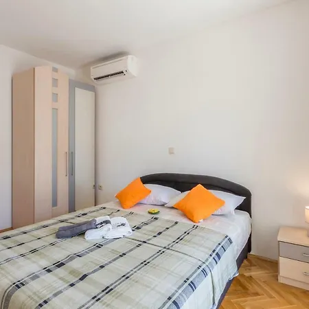 Appartamento Cuby With Private Pool In Traù