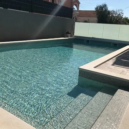Cuby With Private Pool In Apartment Trogir