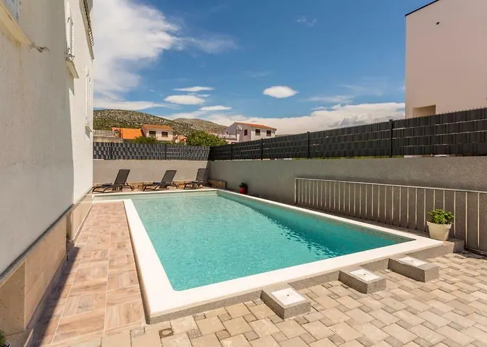 Cuby With Private Pool In Lejlighed Trogir