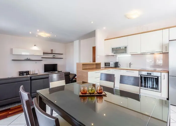 Cuby With Private Pool In Lejlighed