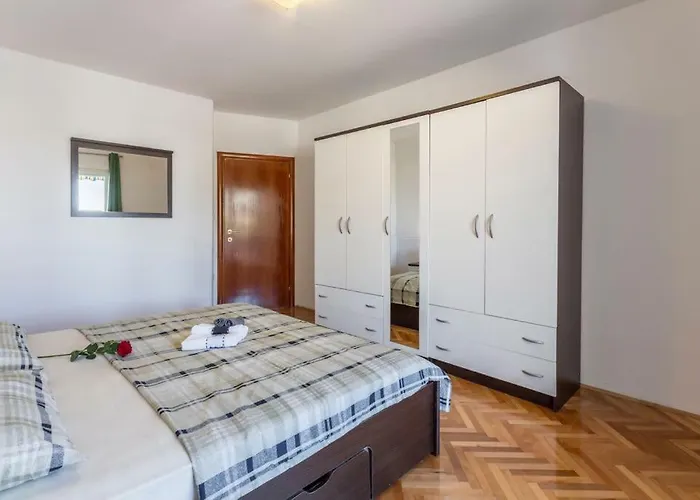 Cuby With Private Pool In Trogir