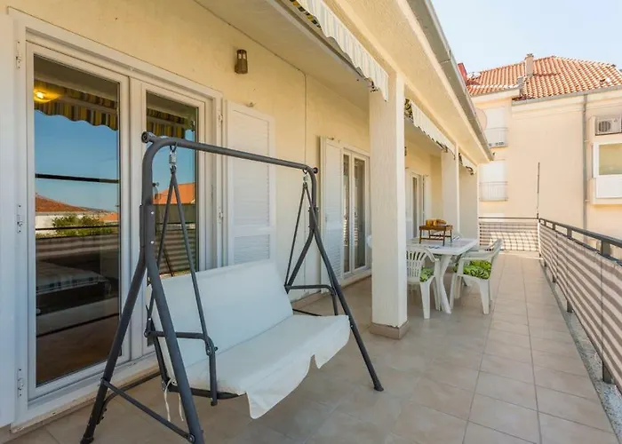 Cuby With Private Pool In * Trogir