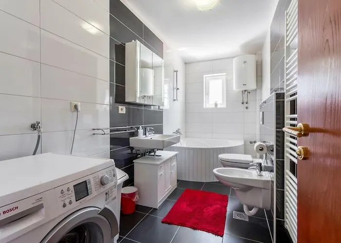 Cuby With Private Pool In Трогир