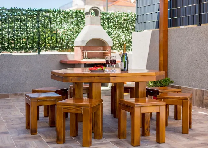 Cuby With Private Pool In Трогир