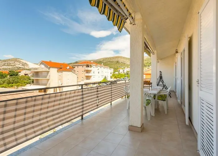 Cuby With Private Pool In Lejlighed *