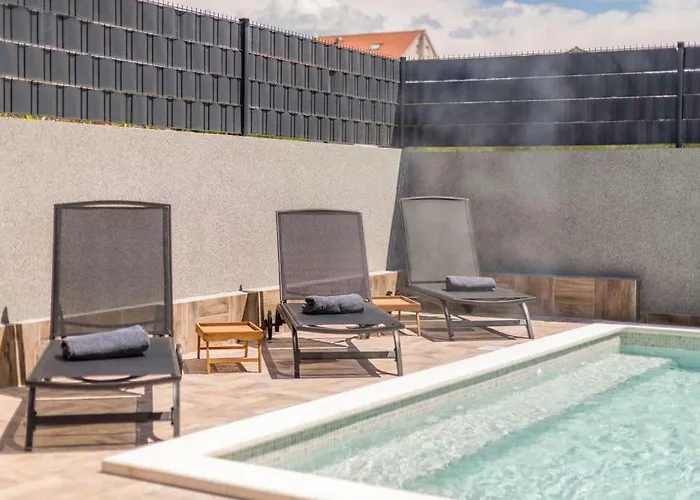 Cuby With Private Pool In