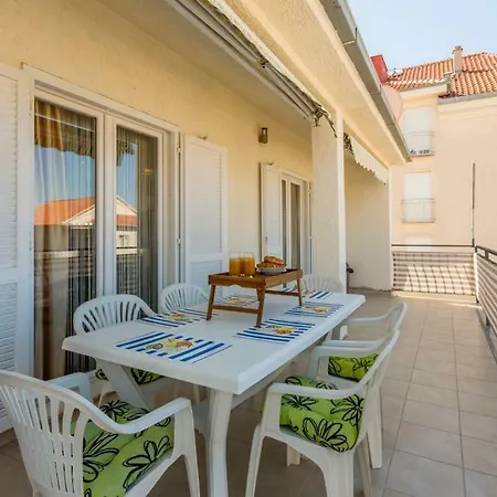 Cuby With Private Pool In