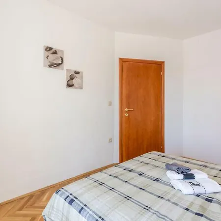 Cuby With Private Pool In * Trogir