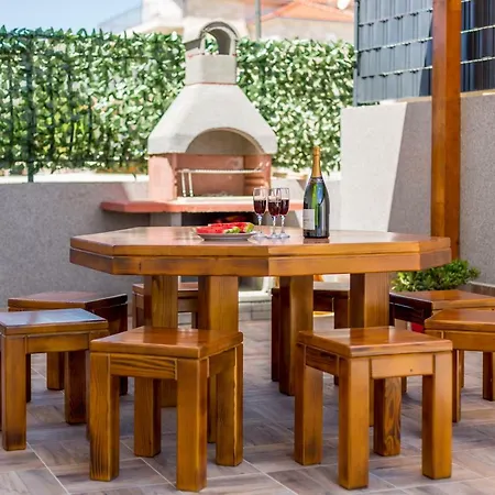 Cuby With Private Pool In Trogir