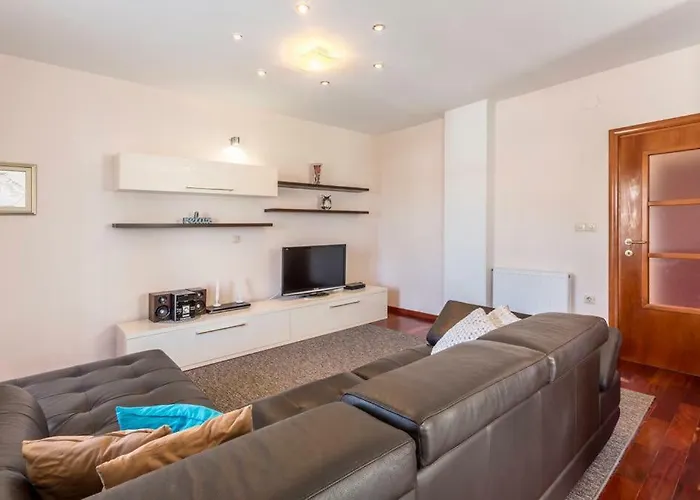 Cuby With Private Pool In Trogir