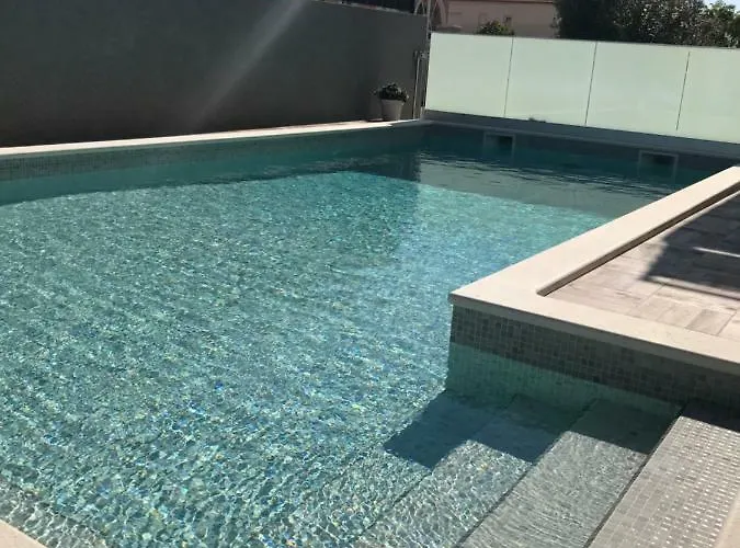 Cuby With Private Pool In Apartamento Trogir