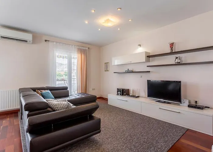 Cuby With Private Pool In